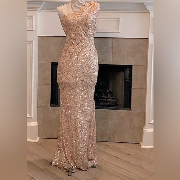 Dresses & Skirts - ROSE GOLD CUTOUT SEQUIN MAXI DRESS Size M